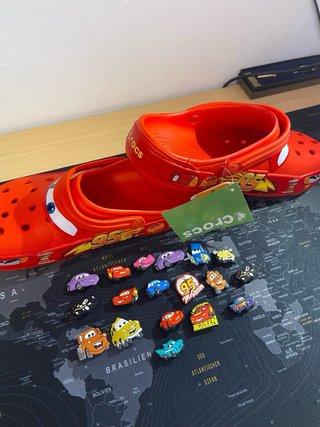 Crocs rayo McQueen + 2 pins de regalo