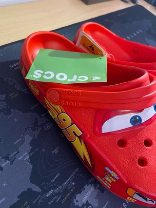 Crocs rayo McQueen + 2 pins de regalo