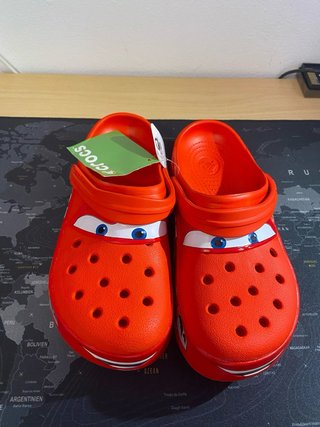 Crocs rayo McQueen + 2 pins de regalo