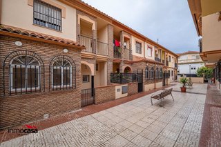 Casa adosada en venta en Residencial Triana - Barrio Alto en Gabias (Las)
