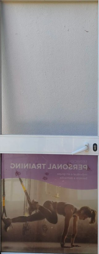 Puerta aluminio blanca con cristal