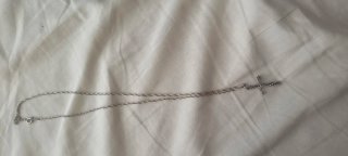 Collar de plata de ley con colgante de cruz (estil