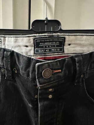 Jeans pitillo negros desgastados