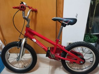 Bicicleta infantil roja