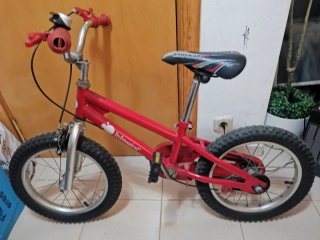 Bicicleta infantil roja
