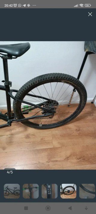 Bicicleta de montaña negra