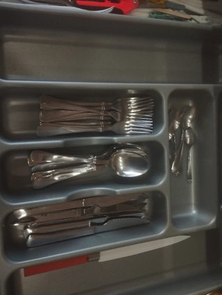 Juego de Cubiertos Metálicos y Madera