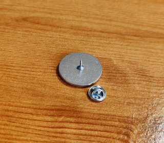 Broche Metálico Bauhaus Logo