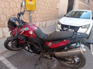 BMW 700 Adventure Negra/Roja