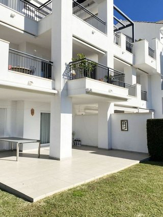 Piso en venta en Los Arqueros-Puerto del Almendro en Benahavís