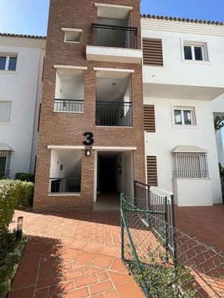 Piso en venta en Los Arqueros-Puerto del Almendro en Benahavís