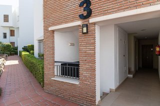 Piso en venta en Los Arqueros-Puerto del Almendro en Benahavís