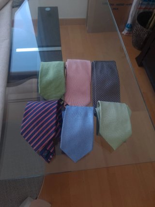 Lote de 6 corbatas de vestir. Muy buen estado.