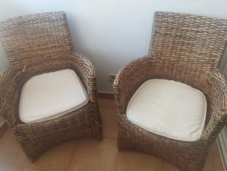 Dos butacas de mimbre