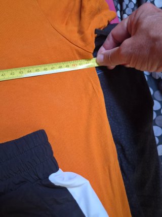 Lote: Camiseta Nike Naranja y Pantalón Puma Negro