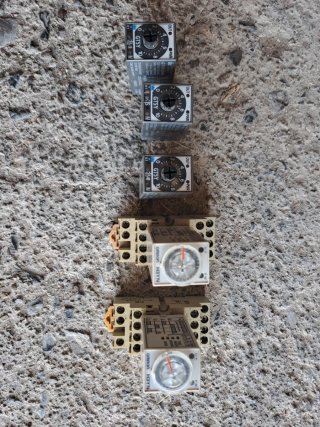 Lote 5 Reles Temporizados + 2 Zócalos 24v y 220v.