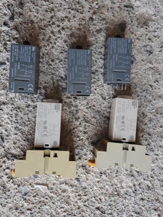 Lote 5 Reles Temporizados + 2 Zócalos 24v y 220v.