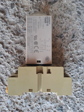 Lote 5 Reles Temporizados + 2 Zócalos 24v y 220v.