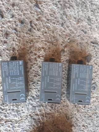 Lote 5 Reles Temporizados + 2 Zócalos 24v y 220v.