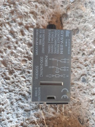 Lote 5 Reles Temporizados + 2 Zócalos 24v y 220v.
