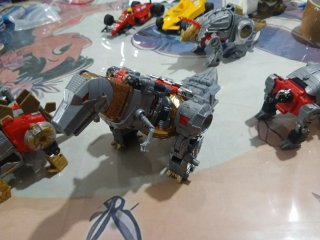 Transformers Dinobots Juguetes