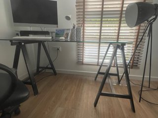 Mesa de cristal para oficina o habitación