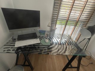 Mesa de cristal para oficina o habitación