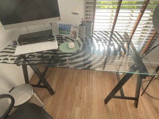 Mesa de cristal para oficina o habitación