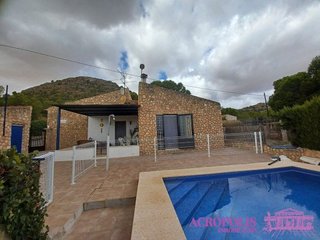 Chalet en venta en Yecla