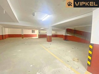 Garaje en venta en Ensanche - Sar en Santiago de Compostela
