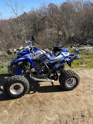 Yamaha Raptor 660R Quad Azul y Blanco