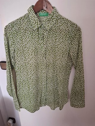 Camisa Benetton verde lunares blanca manga larga