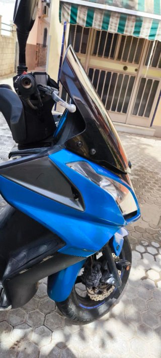 Kymco Superdink 125cc Maxi Scooter