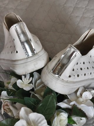 Zapatillas blancas y plateadas talla 37