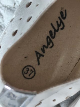 Zapatillas blancas y plateadas talla 37