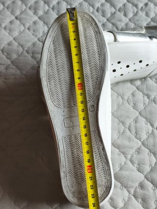 Zapatillas blancas y plateadas talla 37