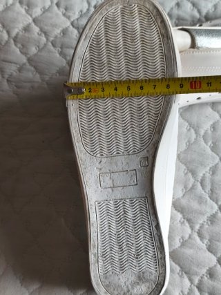 Zapatillas blancas y plateadas talla 37
