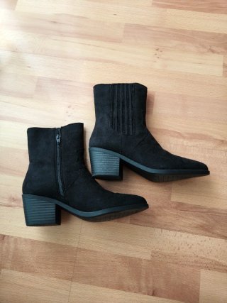 Botines negros tacón