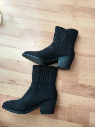 Botines negros tacón