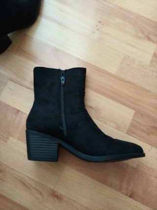 Botines negros tacón
