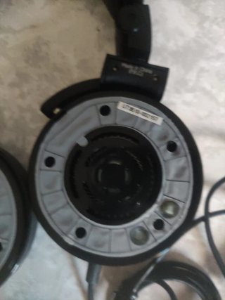Auriculares diadema AKG negros y rosas