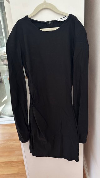 Vestido negro manga larga ajustado