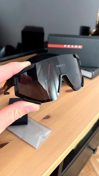 Gafas Prada Línea Rossa Negras y Rojas