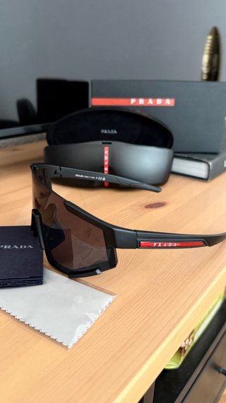 Gafas Prada Línea Rossa Negras y Rojas