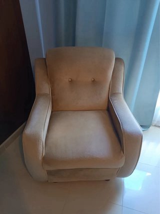 Sillón individual beige de tela