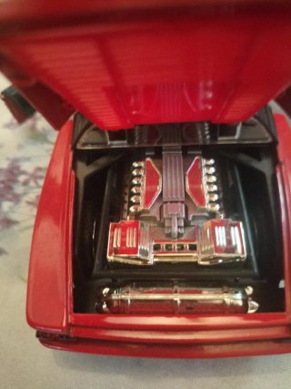 Coche de juguete rojo