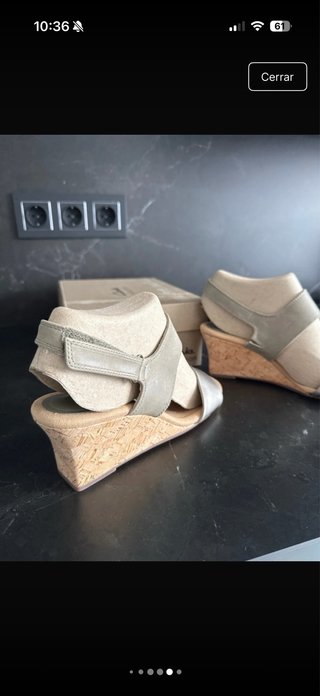 Sandalias Clarks Beige/Plata Cuña