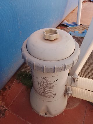 Piscina  4,5 metros por 2,2 metros; 84 cm de alto