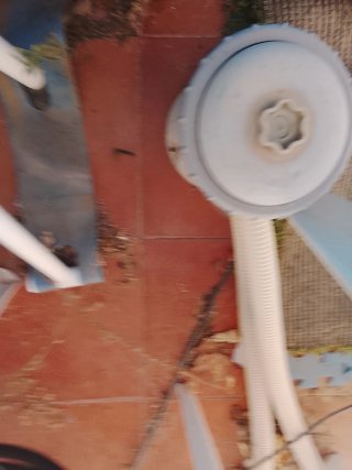 Piscina  4,5 metros por 2,2 metros; 84 cm de alto