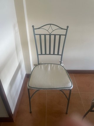 Mesa de cristal y 6 sillas de forja